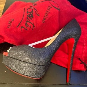 Christian Loubotin New. No incluye la caja